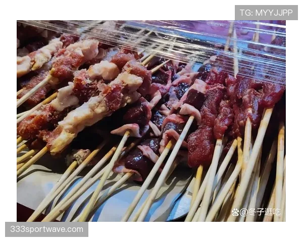 蒋圣龙这训练完直接路边摊撸串，自律人设崩得我一脸懵